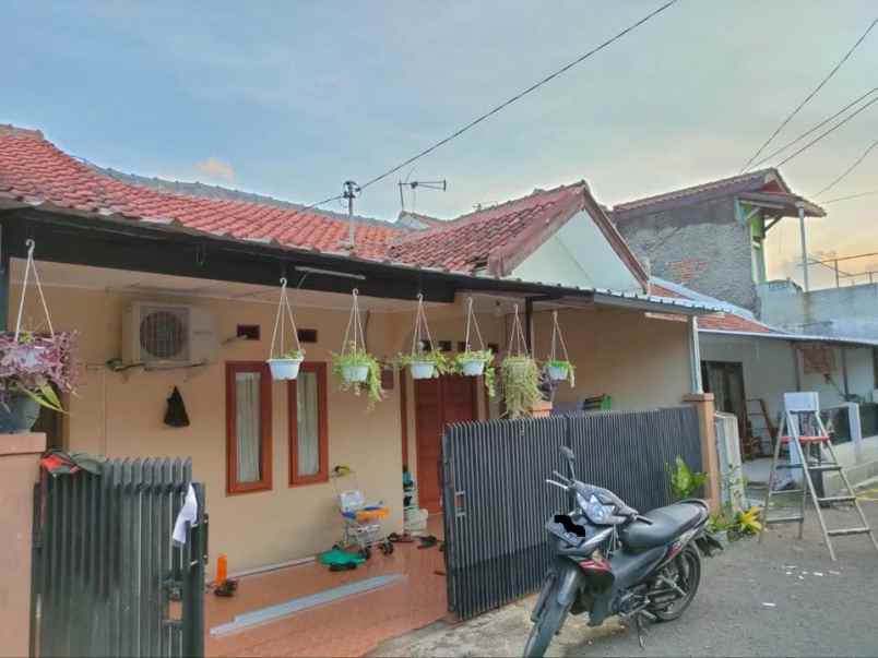 dijual rumah jl merkuri tata surya