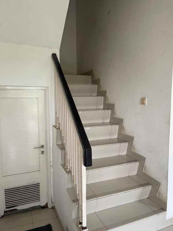 dijual rumah jl pahlawan seribu