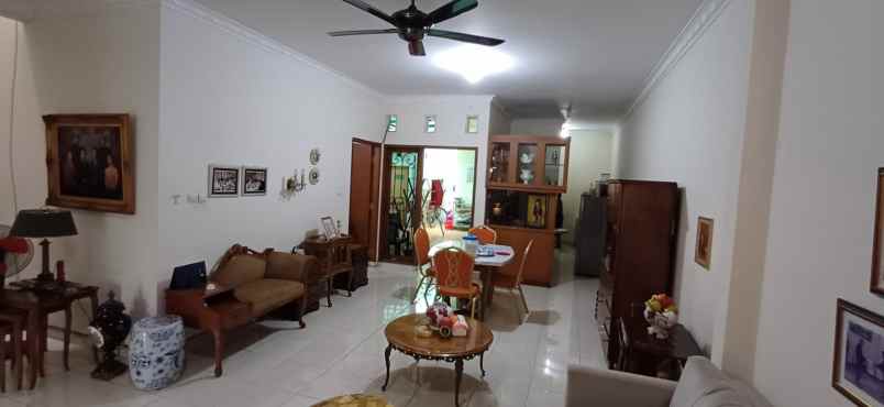 dijual rumah jl perdagangan 1 jakarta selatan