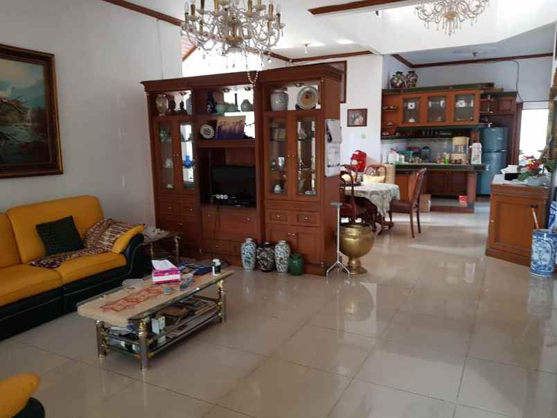 dijual rumah jl perumahan pesona