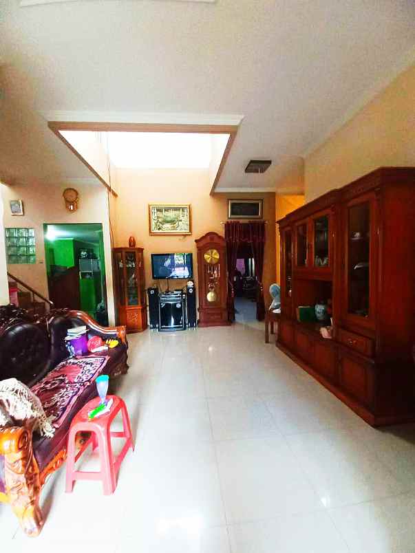 dijual rumah jl pondok kelapa raya