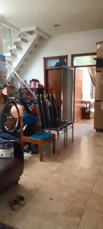 dijual rumah jl pucang adi kertajaya