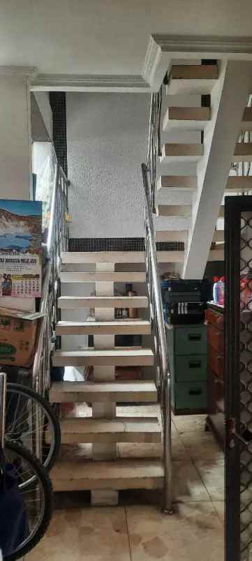 dijual rumah jl pucang adi kertajaya