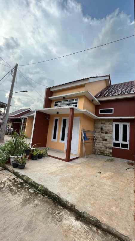 dijual rumah jl rafika residence