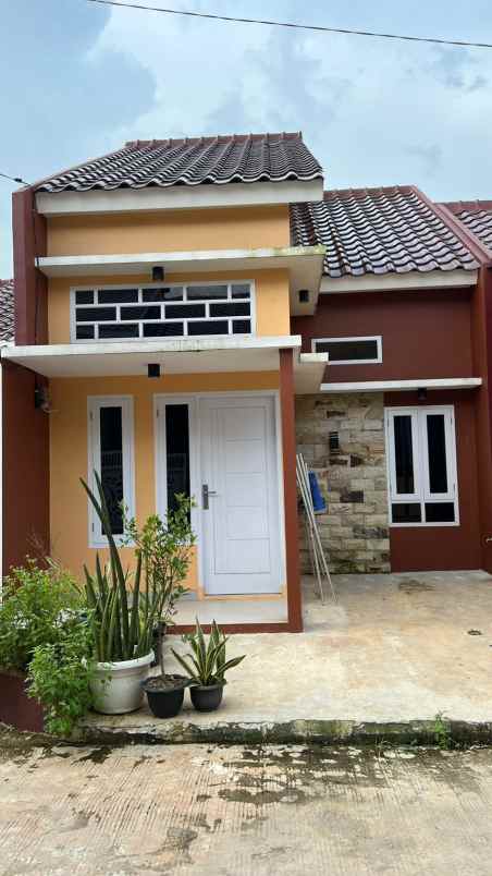 dijual rumah jl rafika residence