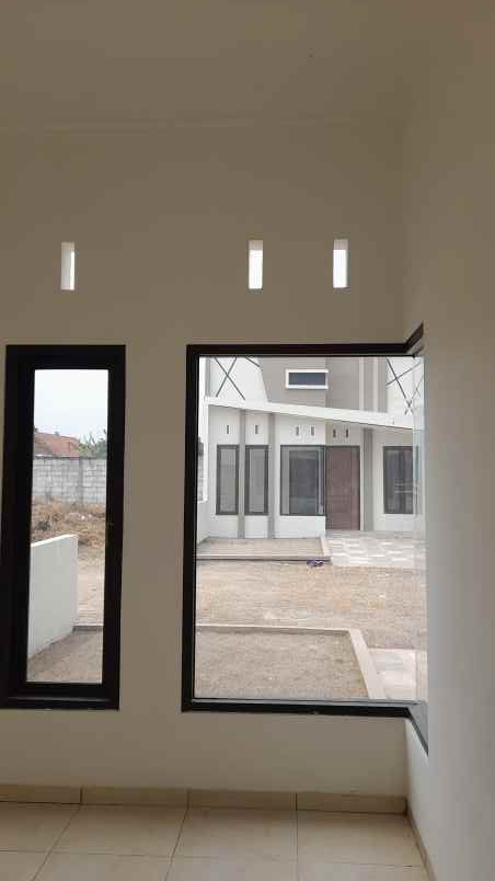 dijual rumah jl raya gudo jombang