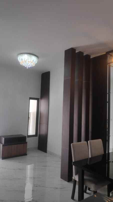 dijual rumah jl raya jatiwaringin