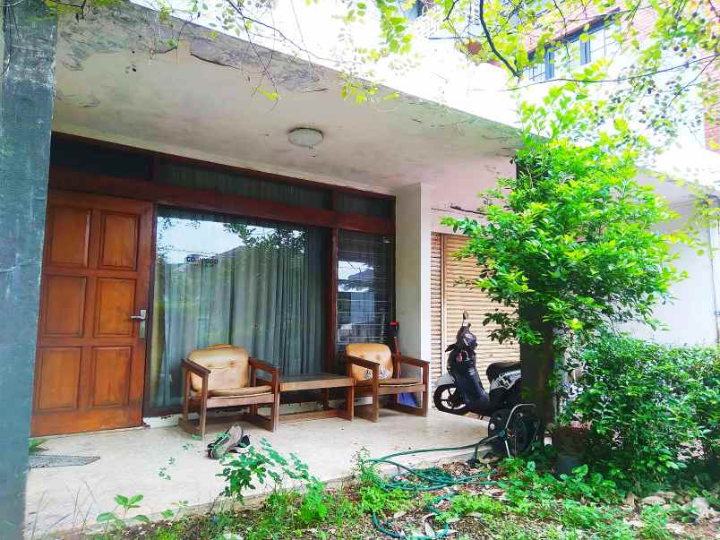 dijual rumah jl raya jatiwaringin