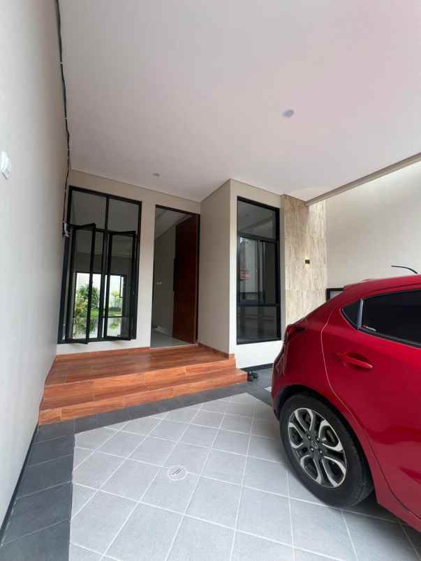 dijual rumah jl raya jatiwaringin