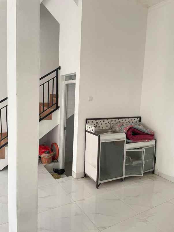 dijual rumah jl raya margonda