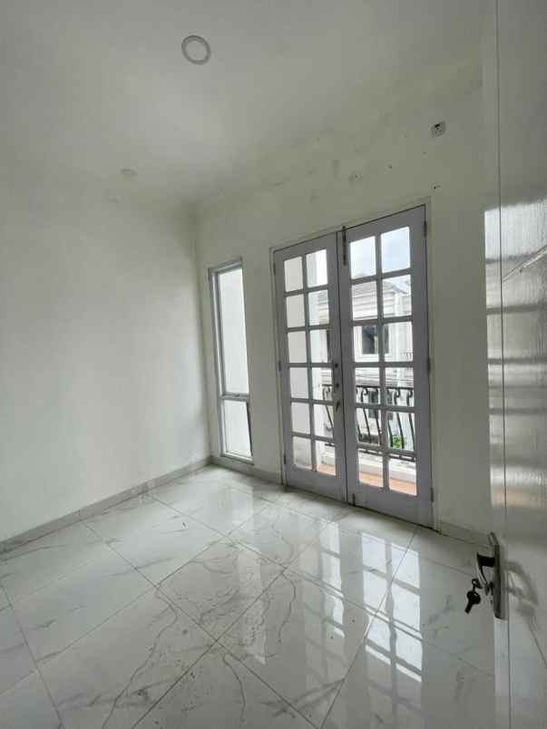 dijual rumah jl raya margonda