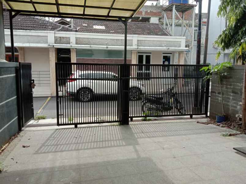 dijual rumah jl salendro timur