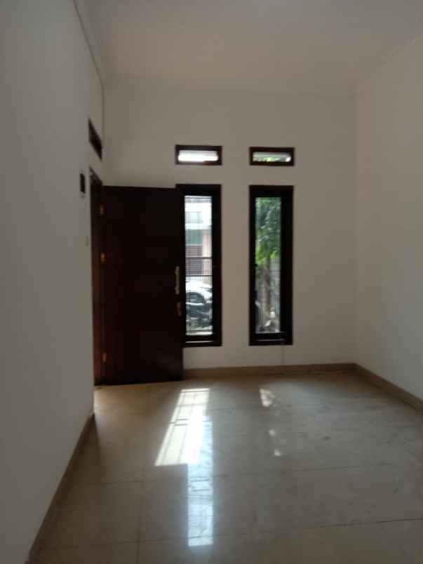 dijual rumah jl salendro timur