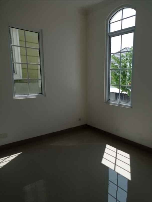 dijual rumah jl simongan raya