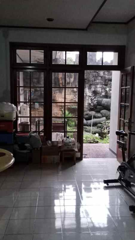 dijual rumah jl sulawesi kepatihan no 8