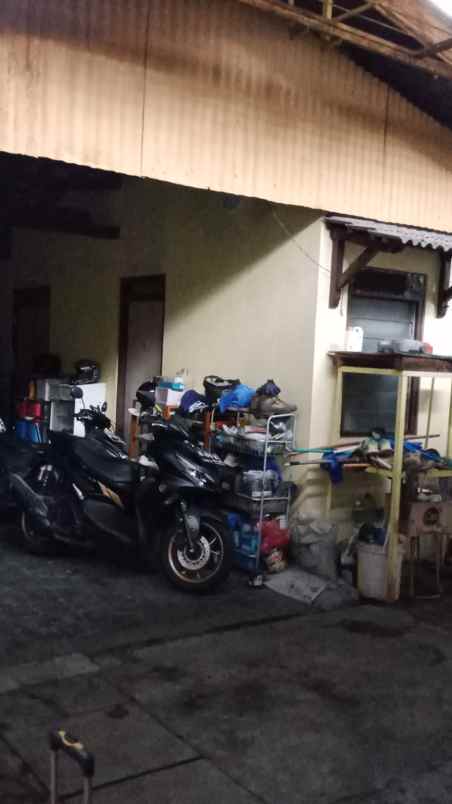 dijual rumah jl sulawesi kepatihan no 8