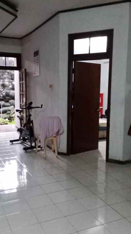 dijual rumah jl sulawesi kepatihan no 8