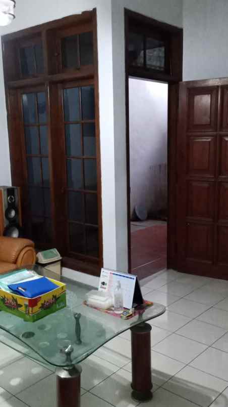 dijual rumah jl sulawesi kepatihan no 8