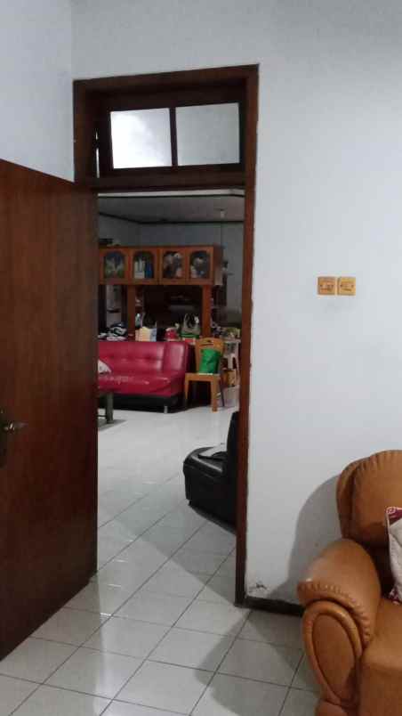 dijual rumah jl sulawesi kepatihan no 8