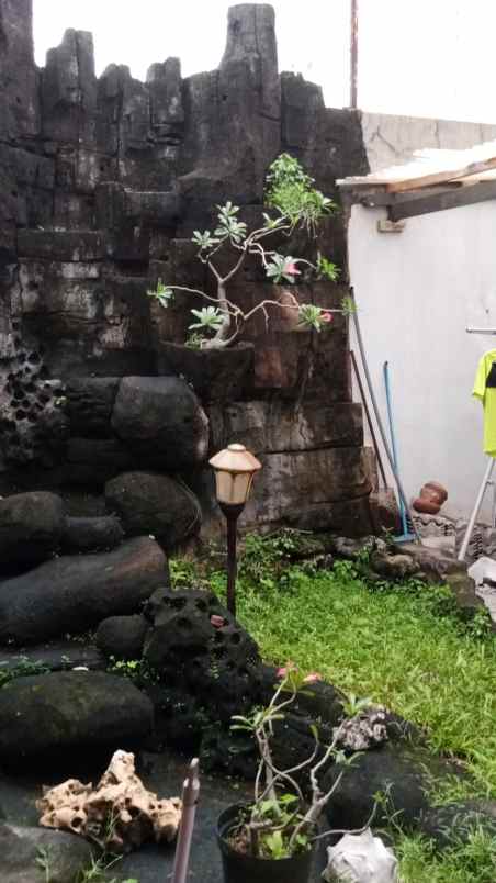 dijual rumah jl sulawesi kepatihan no 8