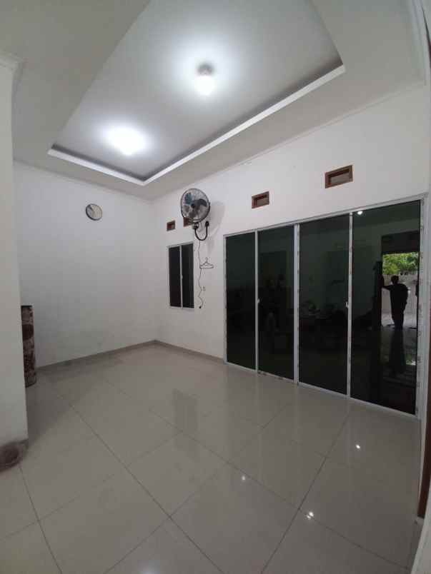 dijual rumah jl suntai