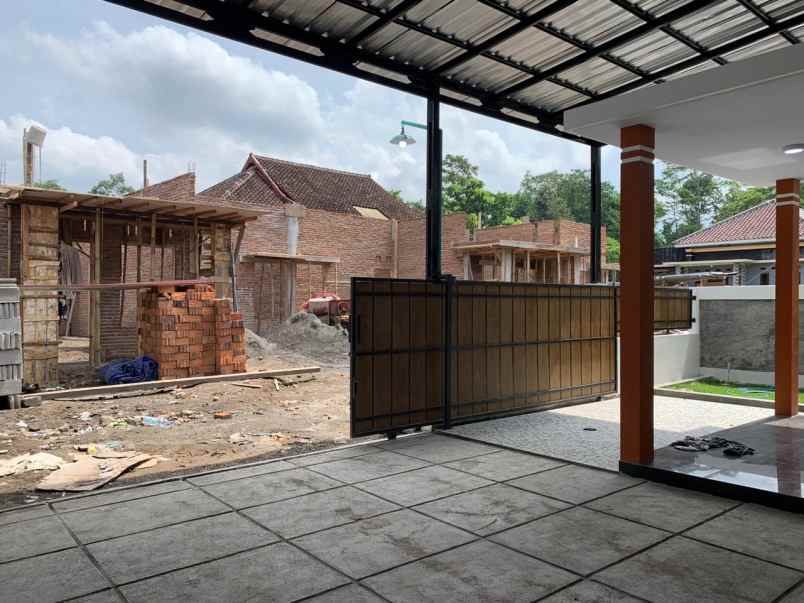 dijual rumah jl tegalan area sawah