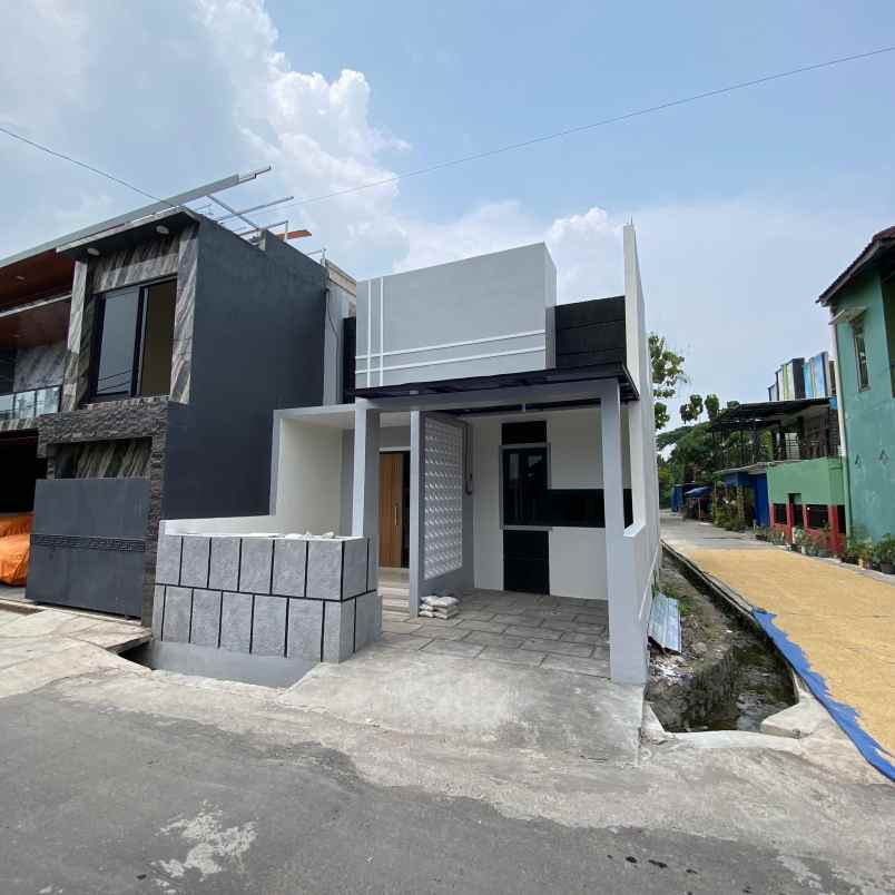 dijual rumah jl utama pd kulon pondok