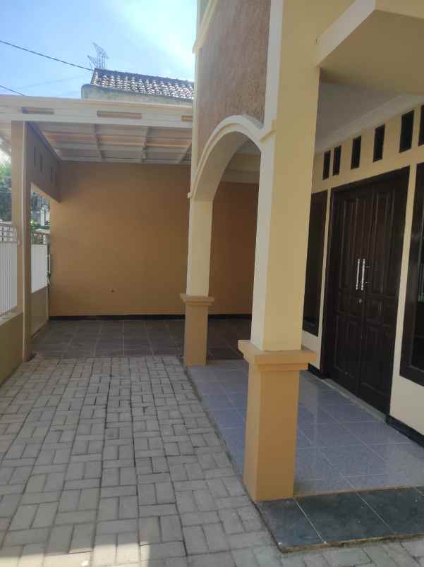 dijual rumah jl vila santika jaya