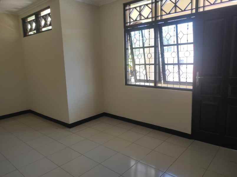 dijual rumah jl vila santika jaya