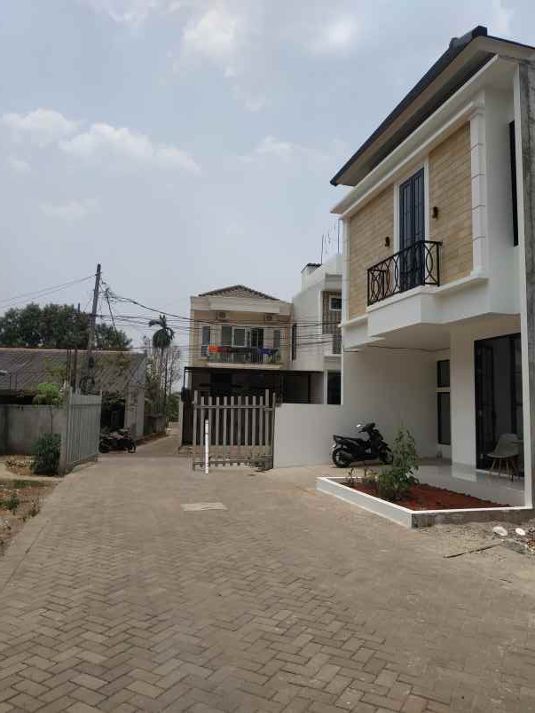 dijual rumah jl wibawa mukti ii