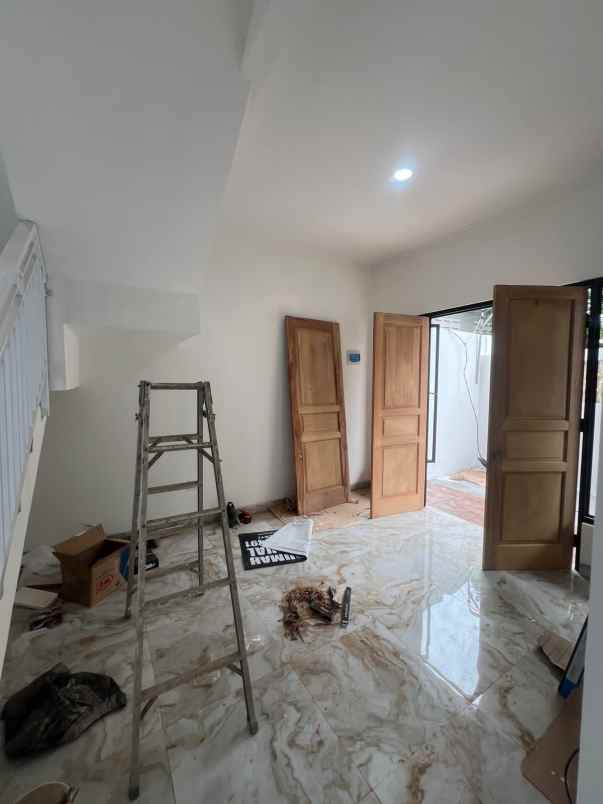 dijual rumah jl wibawa mukti jati asih