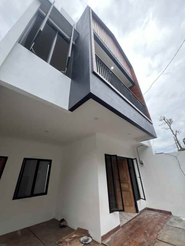 dijual rumah jl wibawa mukti jati asih