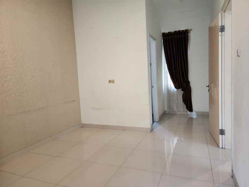 dijual rumah jln kemang pratama raya