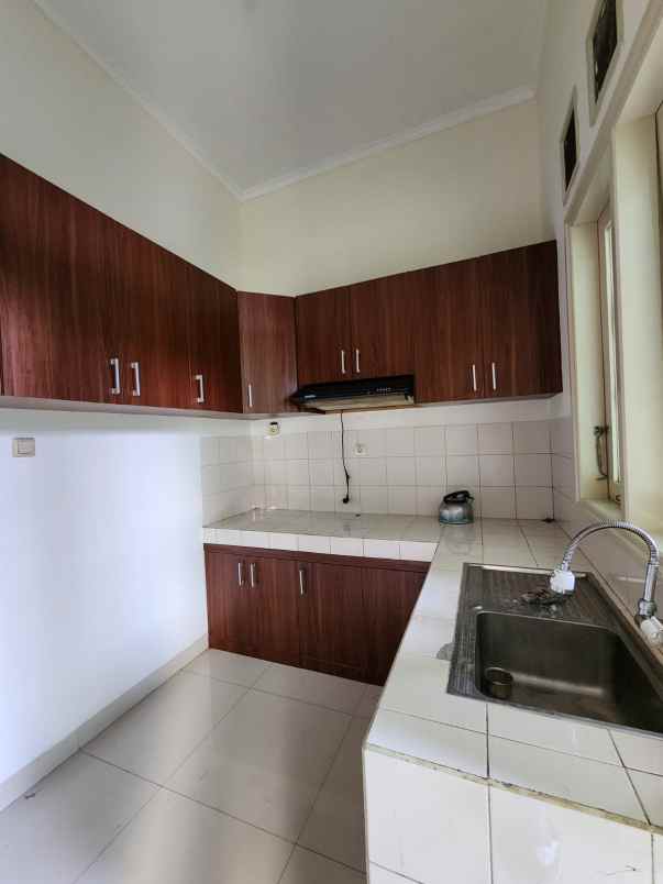 dijual rumah jln kemang pratama raya