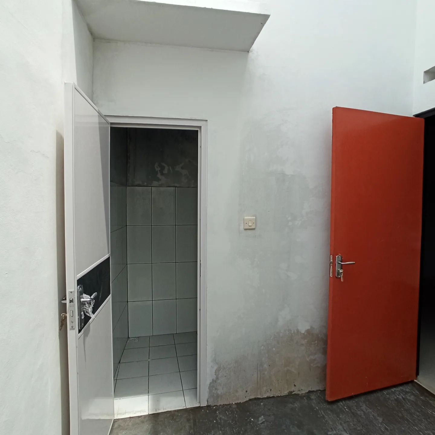 dijual rumah jln raya cipayung