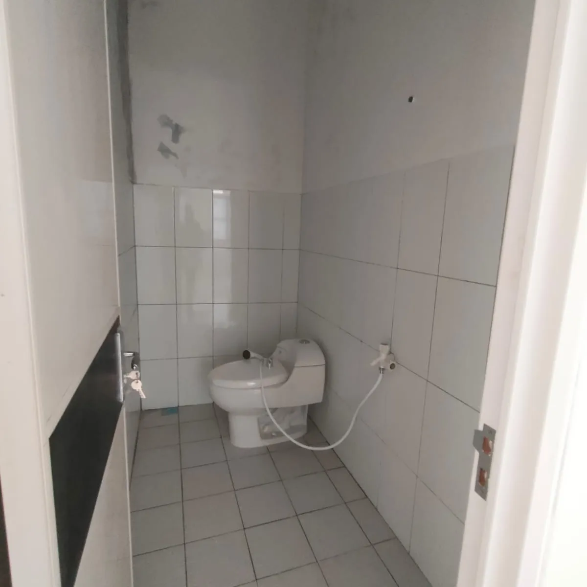 dijual rumah jln raya cipayung