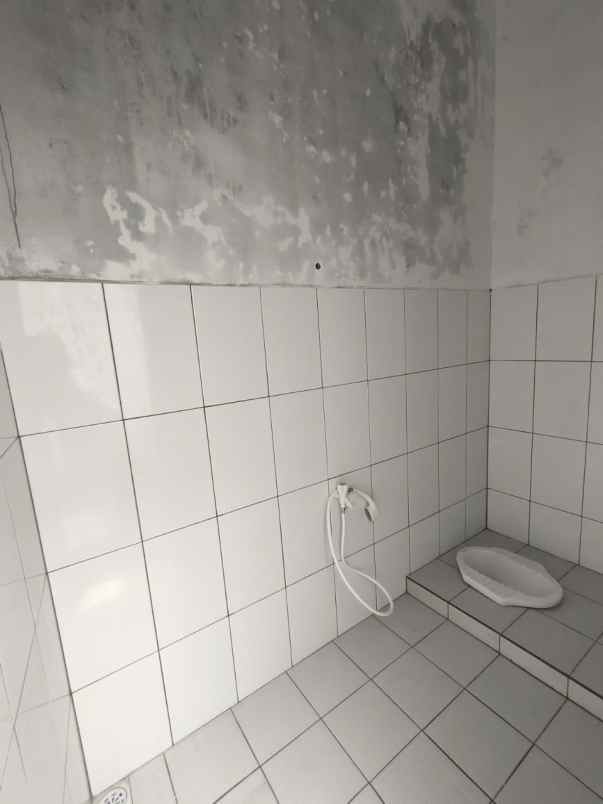 dijual rumah jln raya cipayung