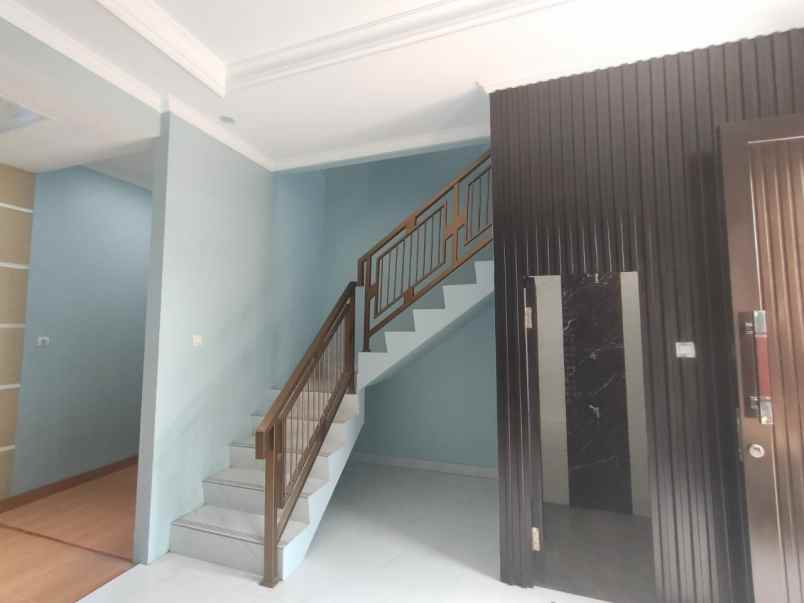 dijual rumah jln raya keadilan pancoran mas