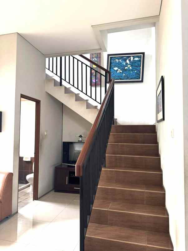 dijual rumah jln raya kebayoran lama