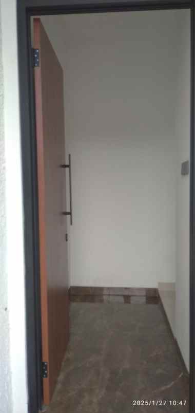 dijual rumah jln surya raya jakasetia