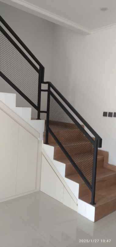 dijual rumah jln surya raya jakasetia