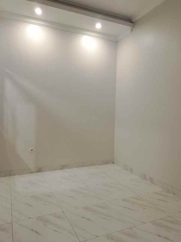 dijual rumah jln tabroni