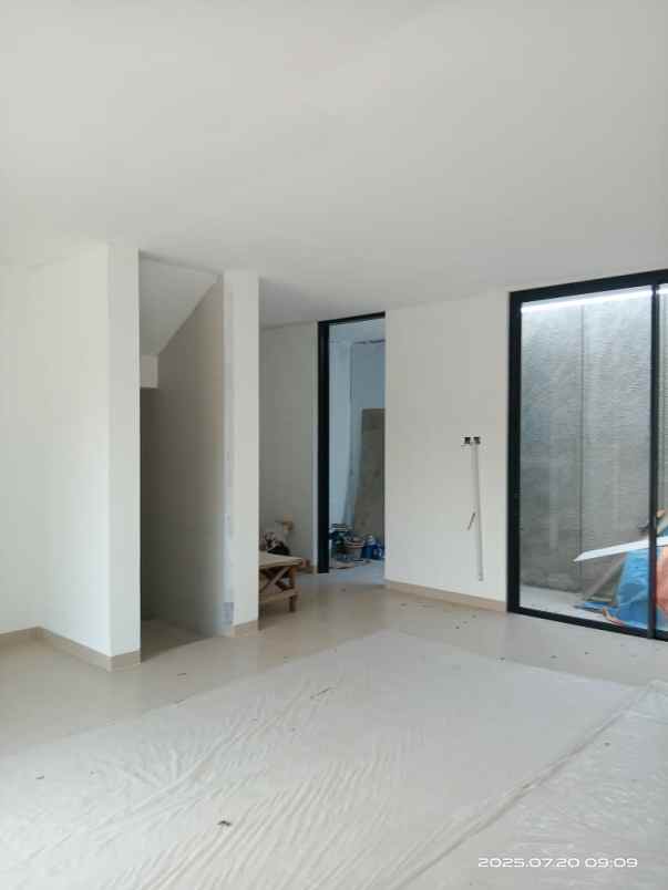 dijual rumah joglo kembangan