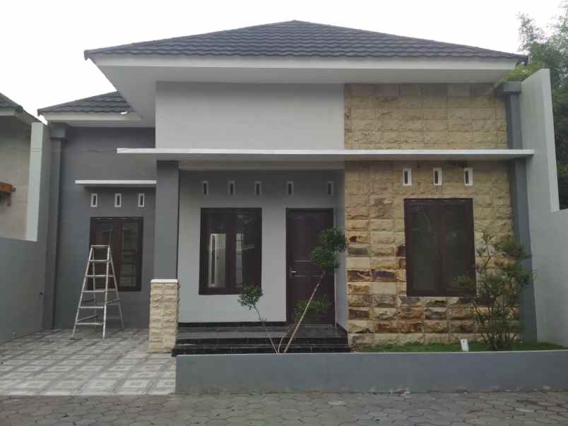 dijual rumah kadirojo purwomartani kec