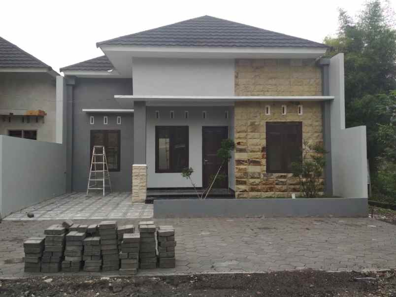 dijual rumah kadirojo purwomartani kec