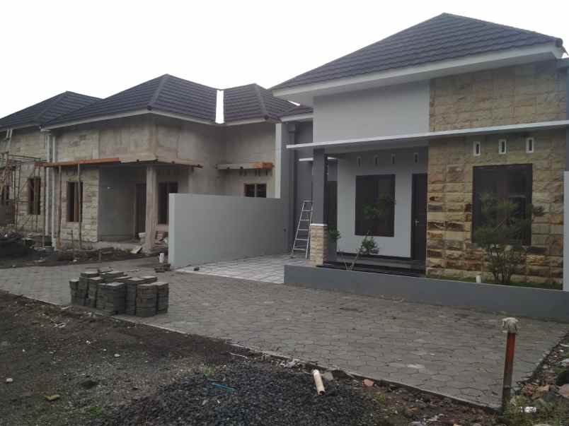 dijual rumah kadirojo purwomartani kec