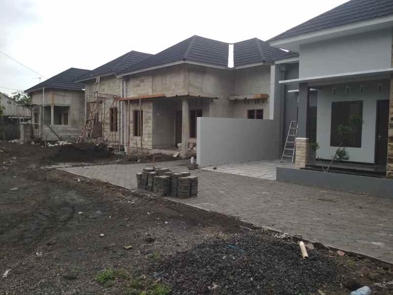 dijual rumah kadirojo purwomartani kec