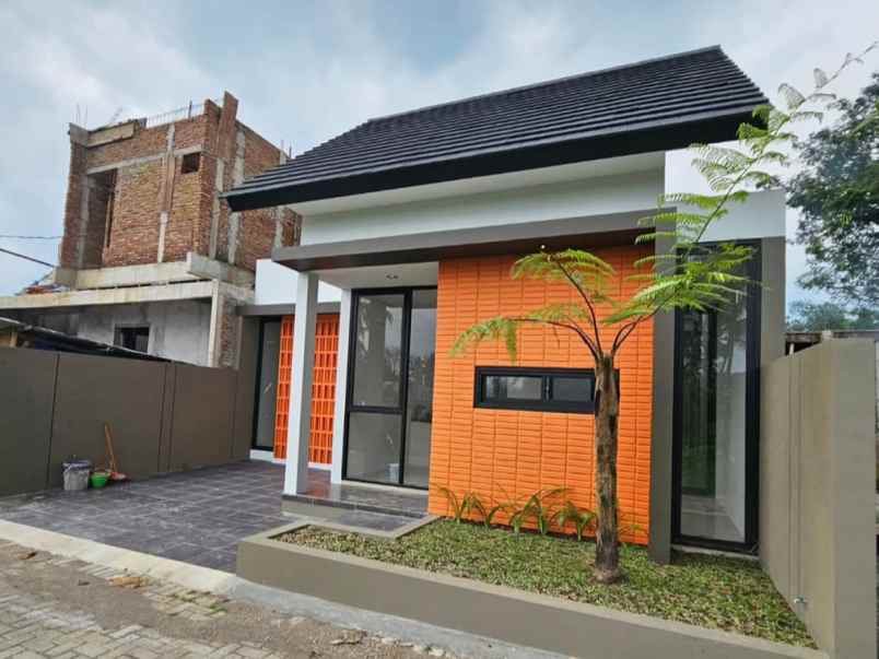 dijual rumah kaliurang km 10
