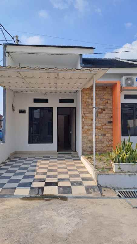 dijual rumah karang satria