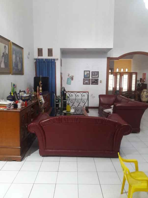 dijual rumah kawaluyaan indah